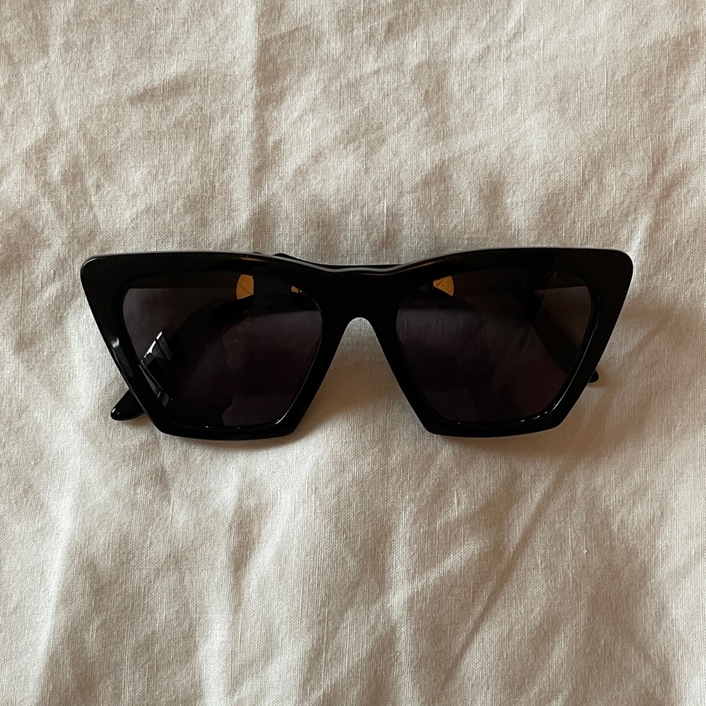 Illesteva Lisbon angular Women's Sunglasses - Classic Chic